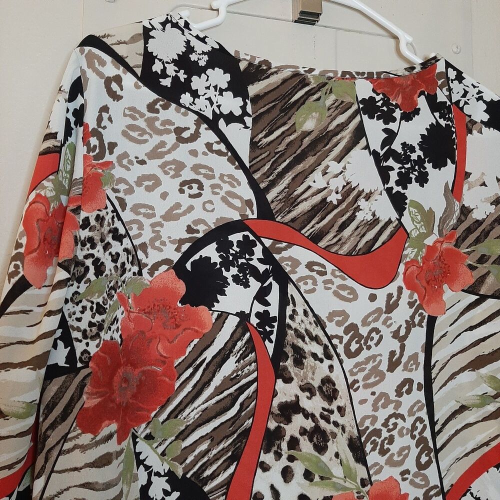 Chicos Women Asymmetrical Blouse Size 1 Multicolor Floral Roll Tab Sleeve - Picture 11 of 11